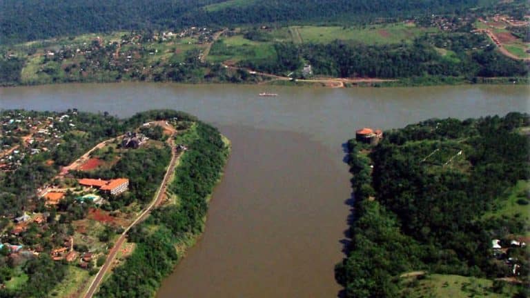 Acuerdo con Paraguay y Brasil es para combatir criminales en la Triple Frontera y en la región, dice Argentina