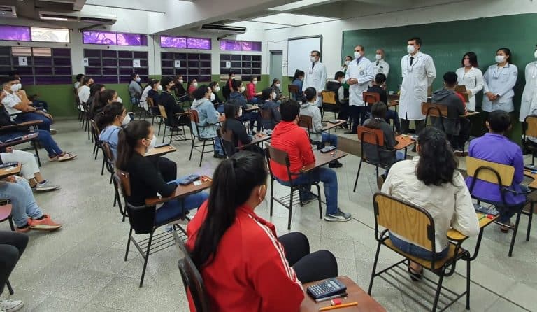 ANEAES: solo el 50% de las carreras de medicina habilitadas tienen acreditación de calidad