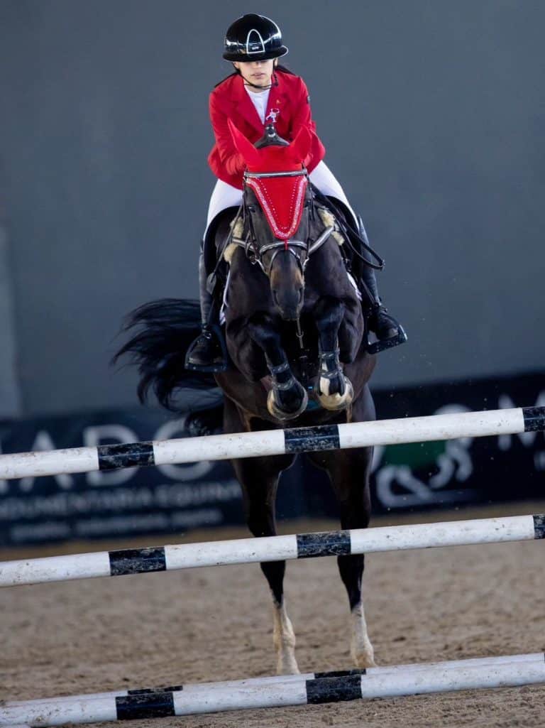 La amazona Clara Vera es campeona por equipos y cuarta en individual en Argentina