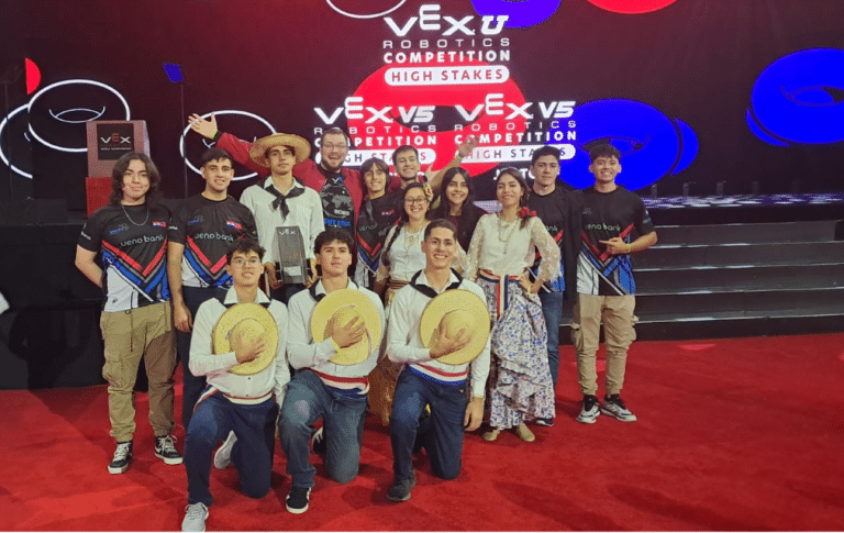 Paraguay gana el Community Award en el Mundial de Robótica 2025