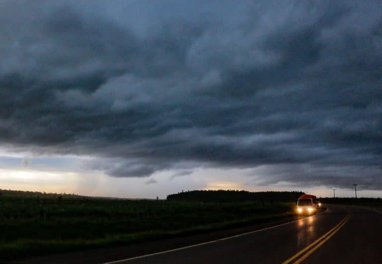 Sábado fresco a cálido con probabilidades de lluvia