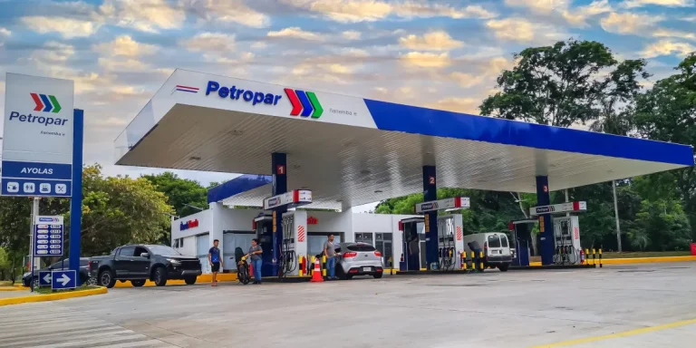 Presidente de Petropar justifica contrato con firma catarí pese a incumplimiento