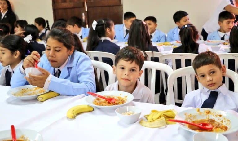 Ministro culpa a directores de escuelas en casos de suspensión de almuerzo escolar