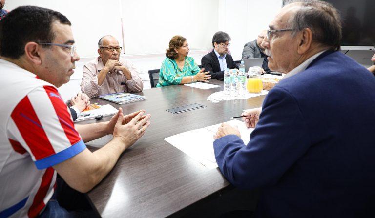 Salario mínimo: siguen las mismas posturas y se aguarda informe del BCP. Habrá otra reunión