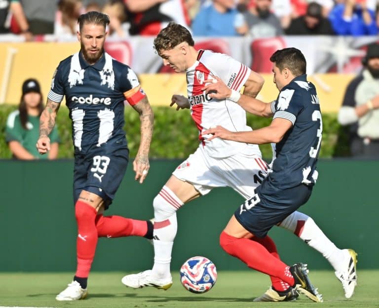 River y Fluminense lideran sus zonas