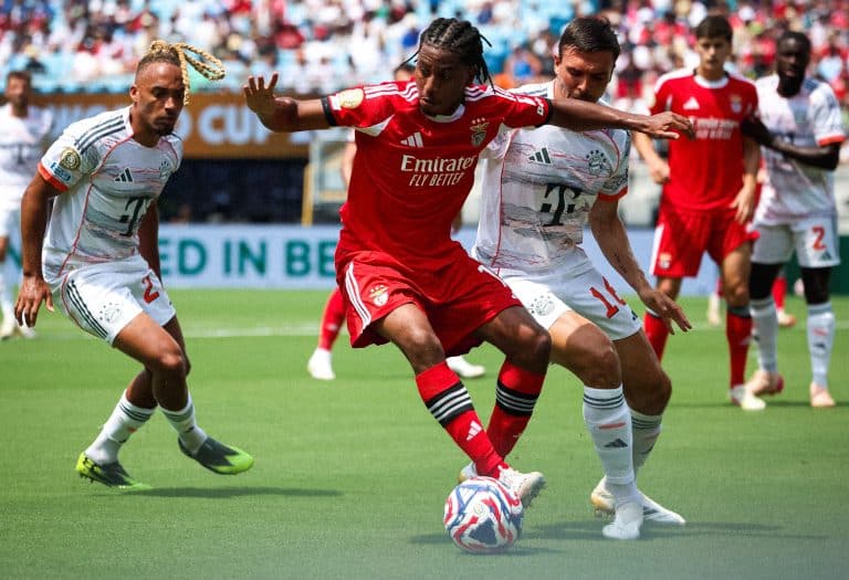Benfica da la nota y Chelsea cumple en la última fecha de los grupos