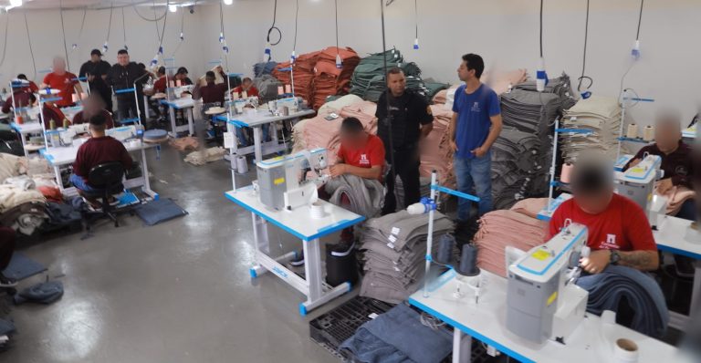 Presos cobrarán por sus trabajos, tendrán cuentas bancarias y producirán cortinas y tapetes