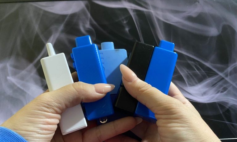 Sancionan ley que regula vapeadores y prohíbe su venta a menores