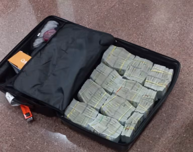 DNIT sanciona a Apostala con G. 1 millón por no declarar US$ 990.000 en manos de tres colombianos