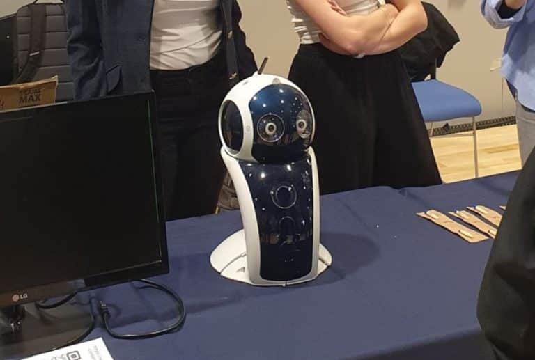 Tooly, un robot argentino diseñado para asistir a adultos mayores