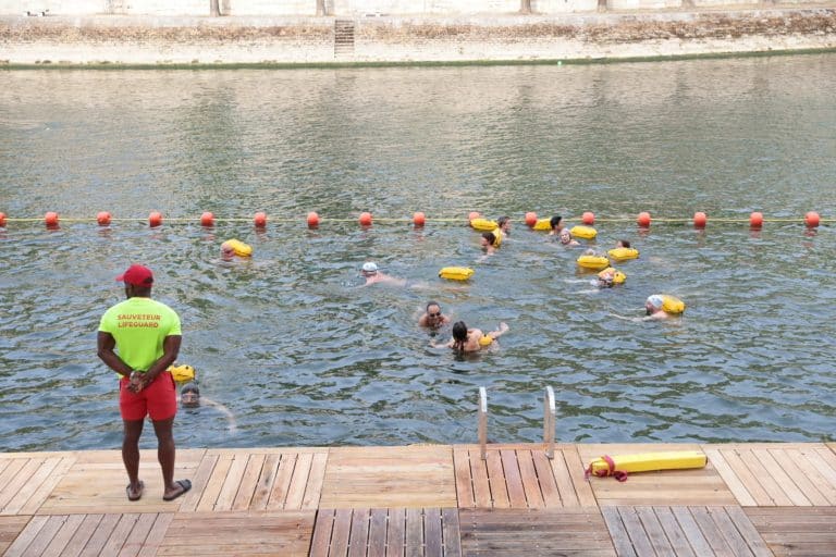 París habilita zonas de baño en el río Sena para el verano 