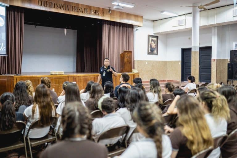 Campaña «RE PRO al conducir» busca reducir muertes juveniles en rutas