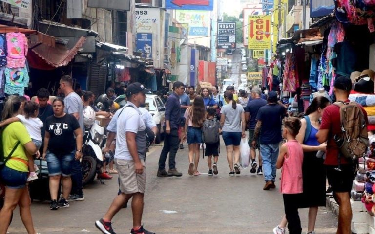 Auge de turismo de compras en Ciudad del Este. Ingreso masivo de argentinos y brasileños