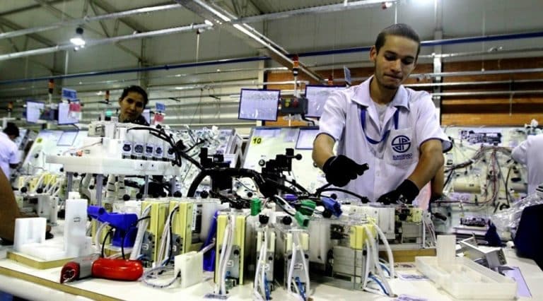 Se reglamenta el reajuste de los sueldos y jornales de trabajadores del sector privado