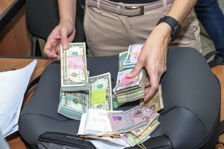 Funcionarios de la DNIT detenidos por presunta coima