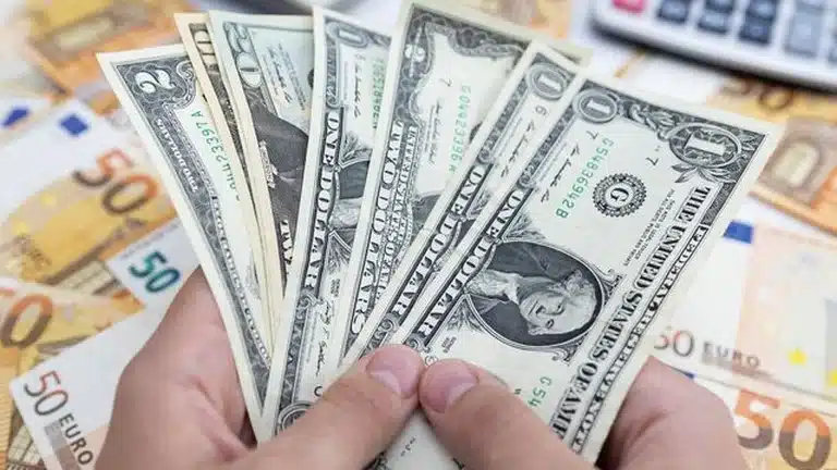 Inversiones y política de EE.UU. bajan precio del dólar en Paraguay