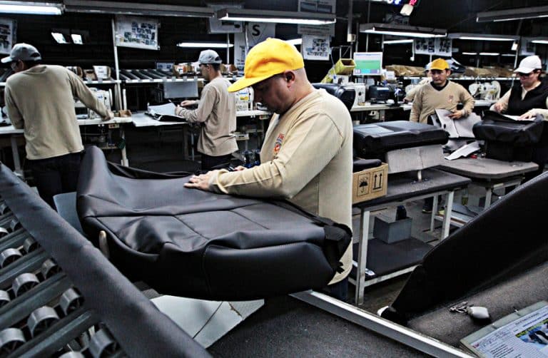 Lanzan paquete de siete leyes económicas con reformas y fusión de ministerios