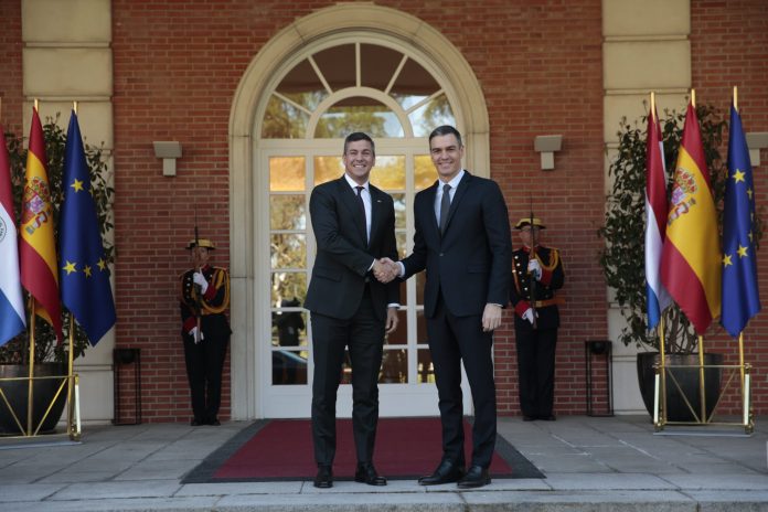 Presidente Pedro Sánchez y Santiago Peña