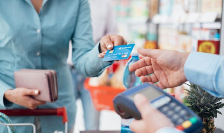 La reducción de comisiones de intermediación en pagos de tarjetas de débito o crédito favorecen a las Mipymes, dice el MIC