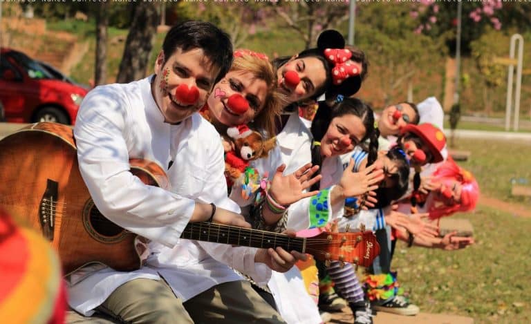 Una sonrisa en medio del dolor: la misión de amor de los Payasonrisas