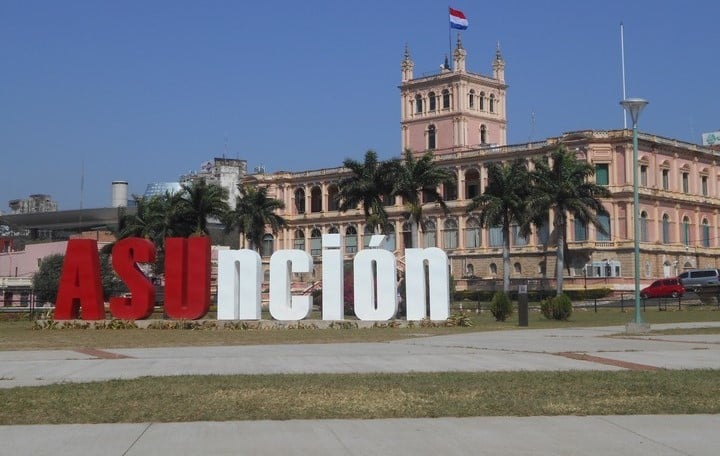 Asunción tiene más mujeres que hombres; cada vez menos hijos, pero mucha esperanza de vida