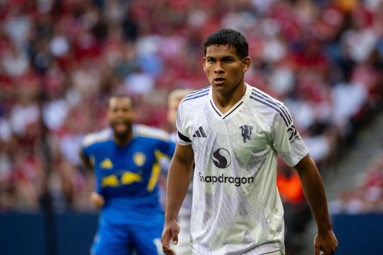 Diego León suma minutos de calidad en el Manchester United