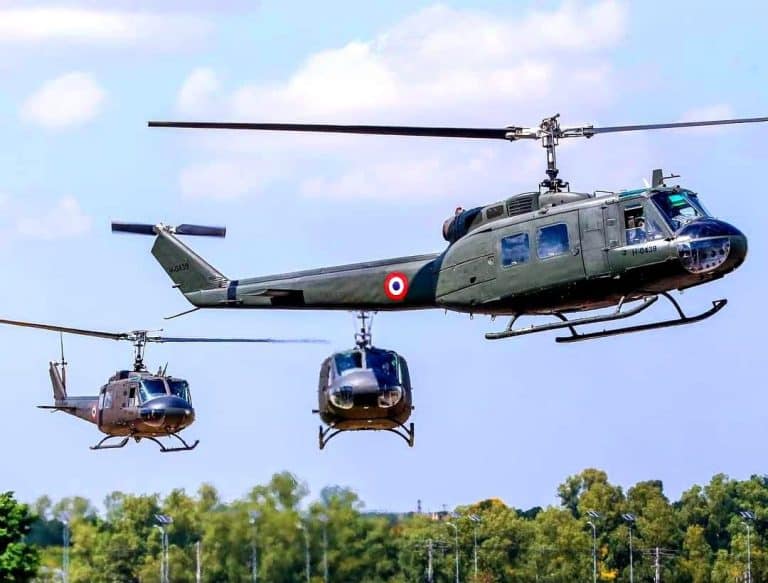 Paraguay recibe helicópteros Bell UH-1H donados por Taiwán