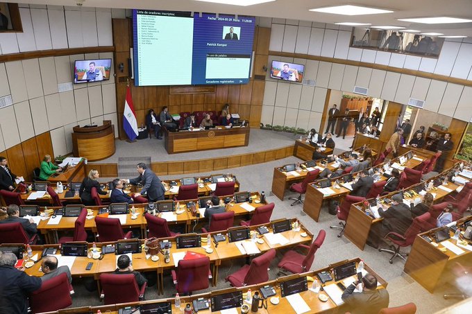 Senadores y diputados pulsean sobre proyecto de ley de protección de datos. Senado trata este miércoles 6