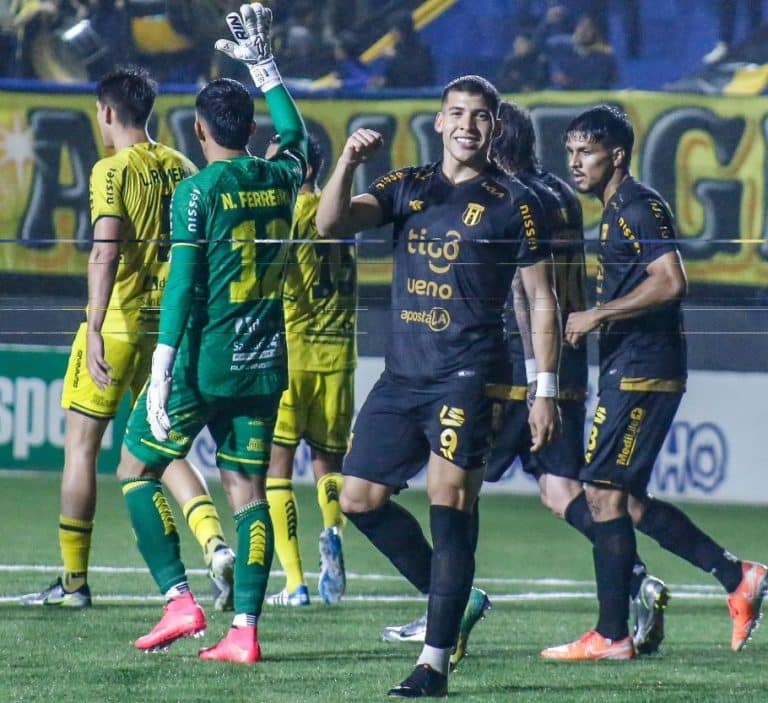 Guaraní logra la victoria pero termina sufriendo