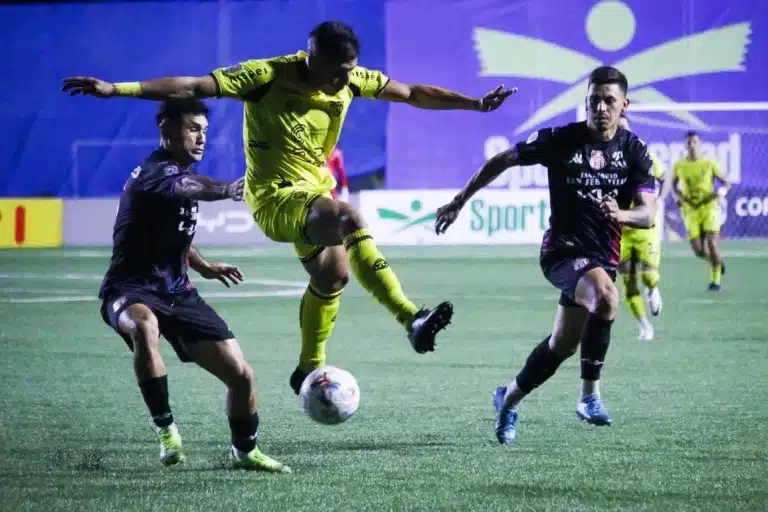 Sin goles cerraron su duelo Recoleta y General Caballero