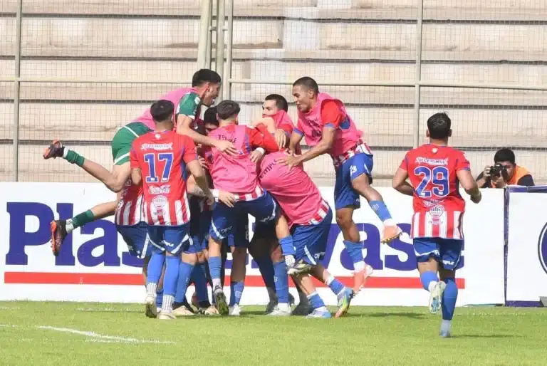 Vence Encarnación e iguala en agonía Independiente